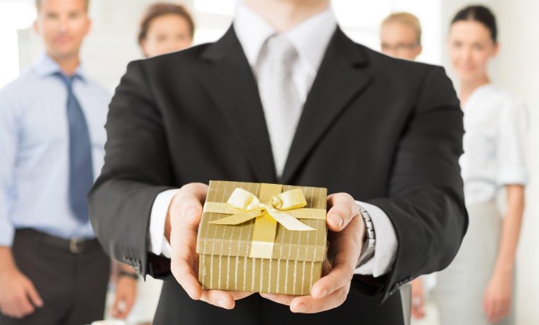 Top 12 Best Corporate Gifts to Impress Your Clients and Employees